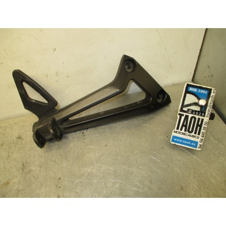 Soporte reposapie trasero derecho Yamaha FZ6 2008