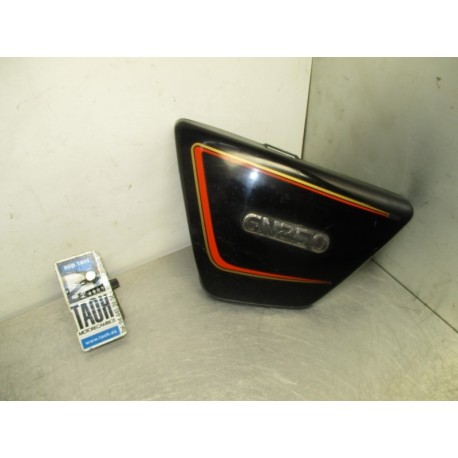 Bajo asiento izquierda Suzuki GN 250