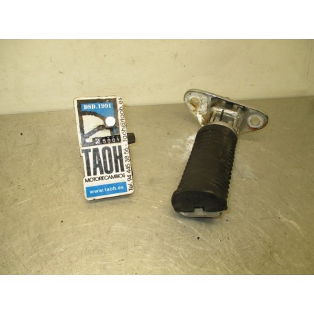 Soporte y reposapie delantero izquierdo Aquila 125 10