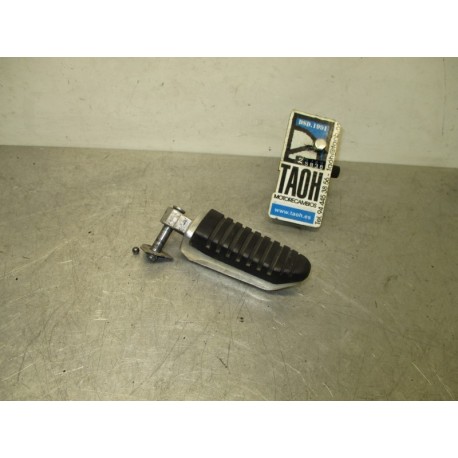 Reposapie trasero derecho Suzuki GW 250 Inazuma 2015 