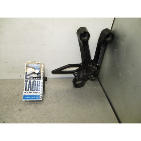 Soporte reposapie trasero derecho Suzuki GW 250 Inazuma 2015