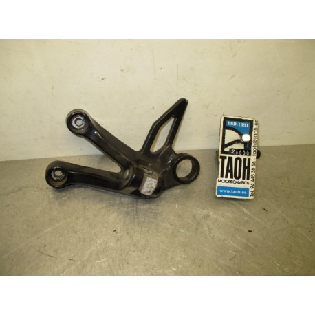 Soporte reposapie trasero izquierdo Suzuki GW 250 Inazuma 2015