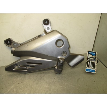 Soporte reposapie delantero derecho Suzuki GW 250 Inazuma 2015